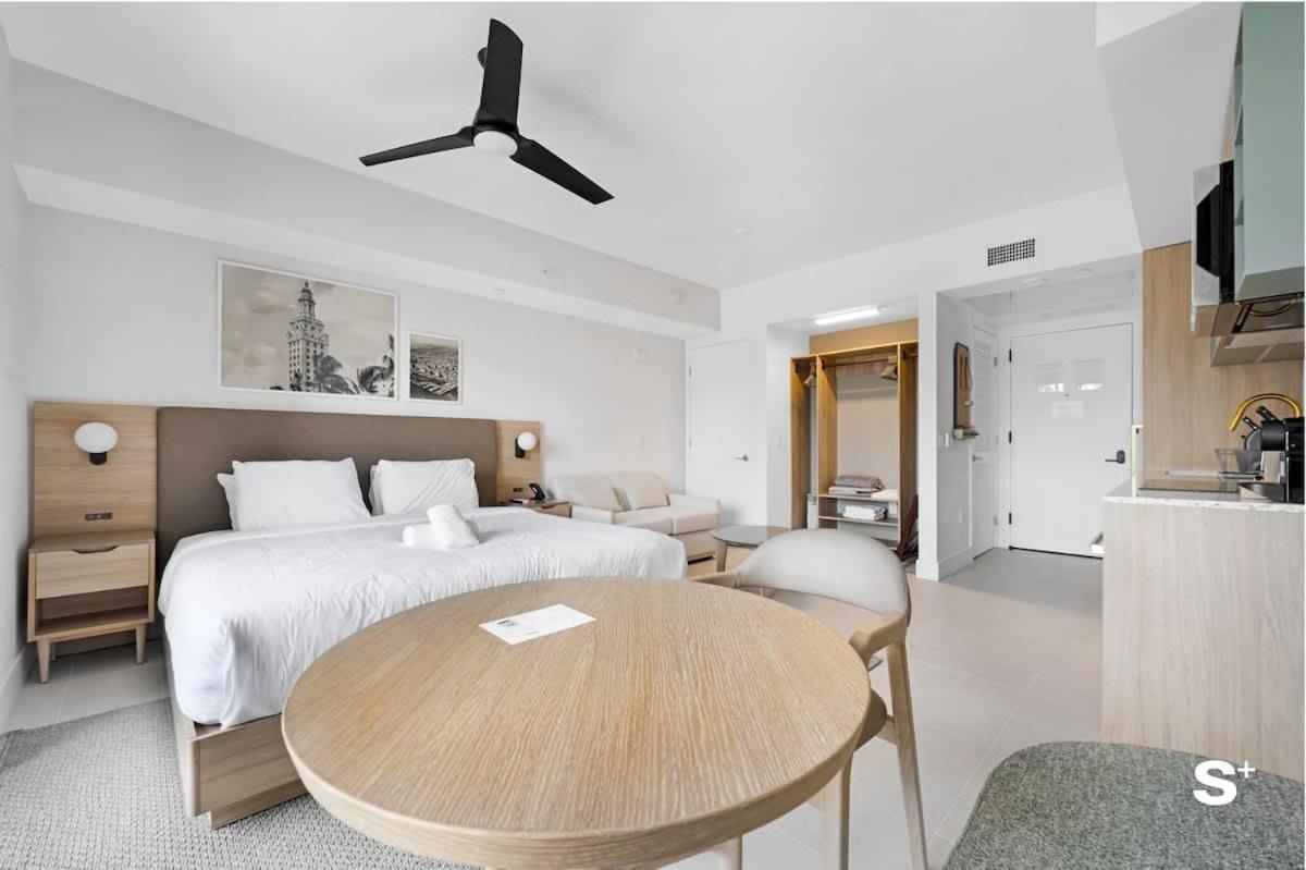 Modern In Downtown With Stunning Views Apartment