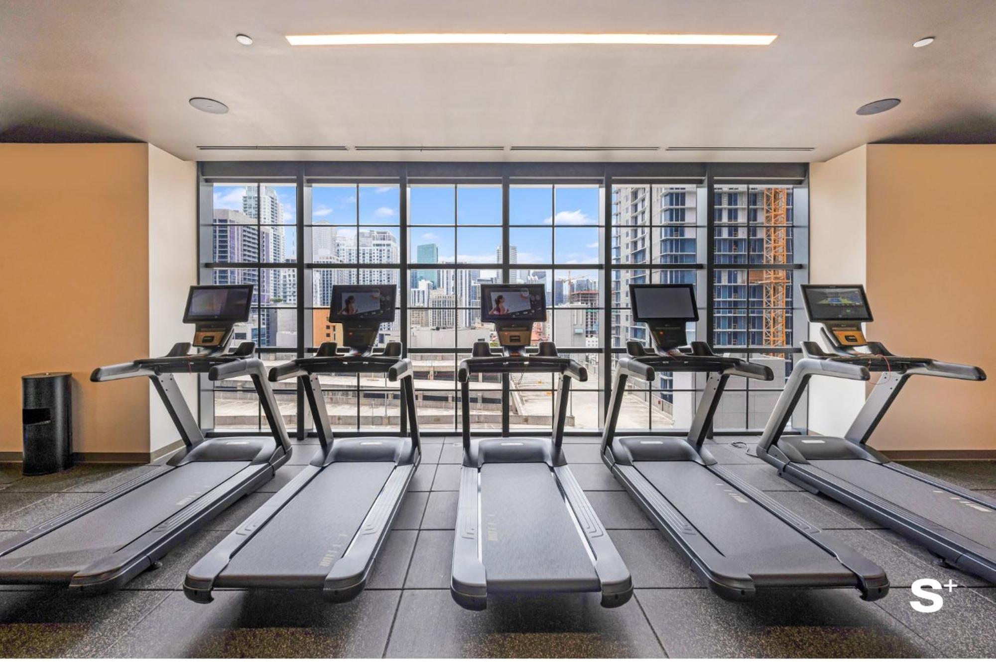Modern In Downtown With Stunning Views Miami
