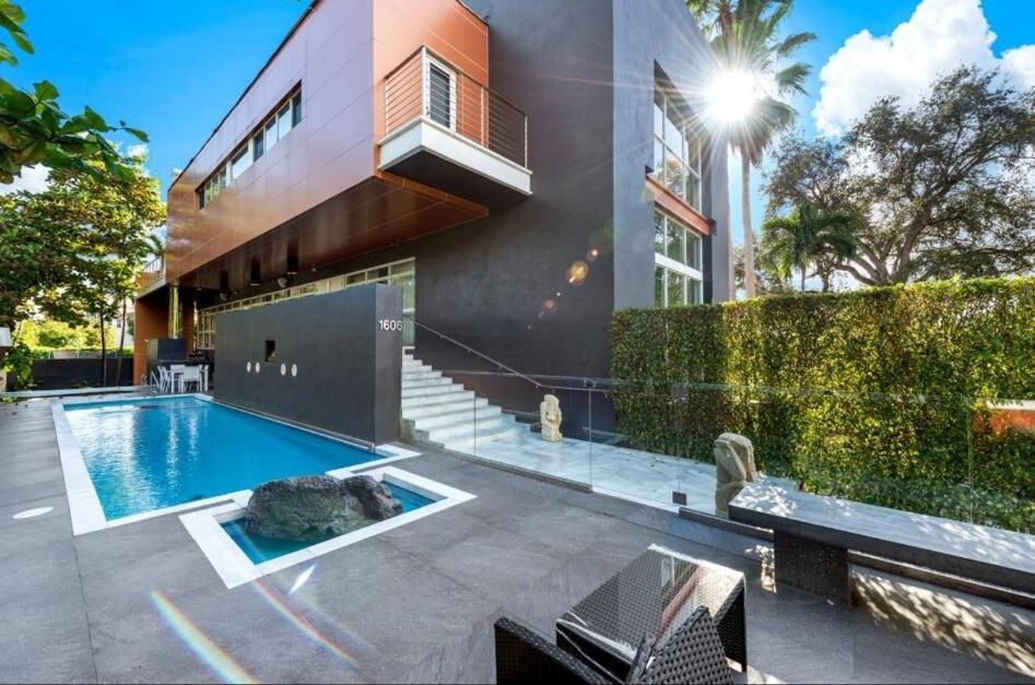Villa Luxury With Large Pool & Bbq, Perfect Getaway! *