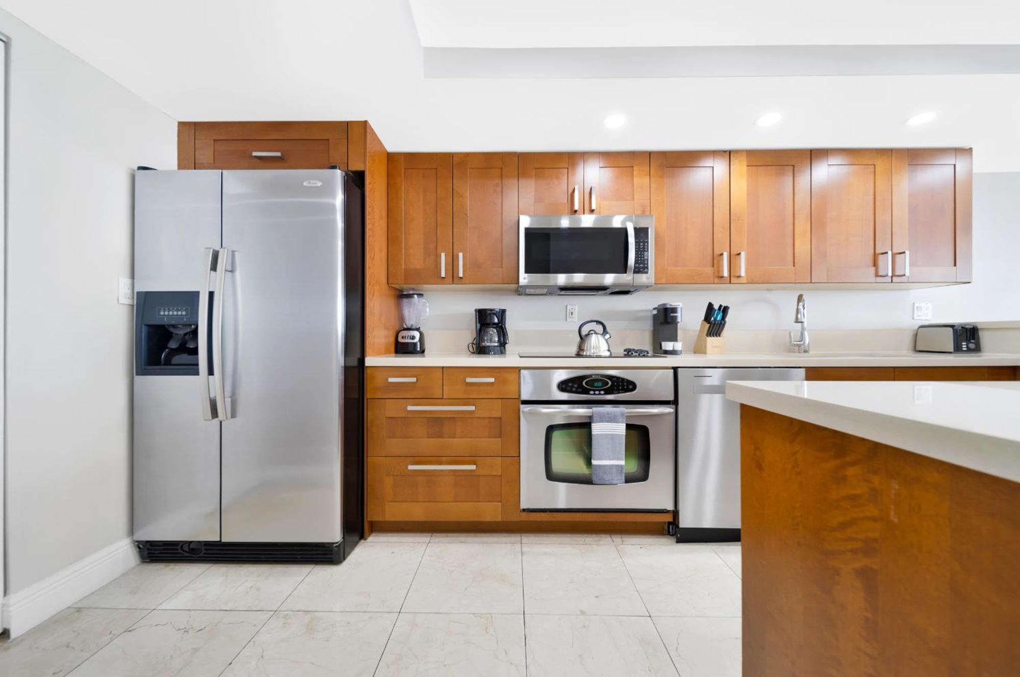 4 Bedroom With Stunning Balcony View Apartment Miami