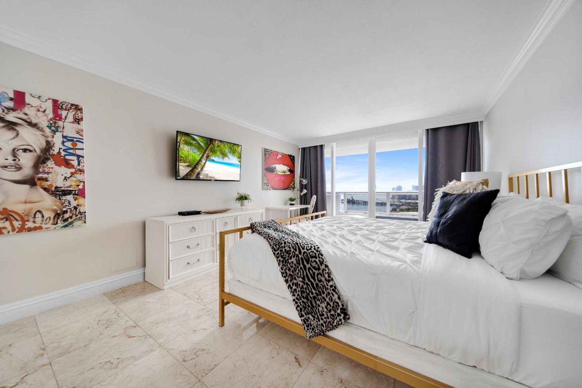 4 Bedroom With Stunning Balcony View Miami