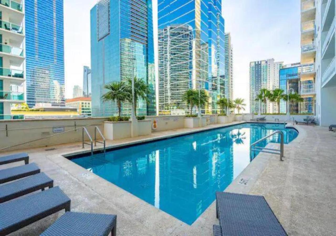 36th Floor Brickell Bay View 1br 2 Queens And Sofa Bed Apartment *