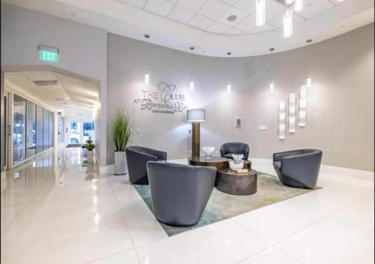 36th Floor Brickell Bay View 1br 2 Queens And Sofa Bed Apartment Miami