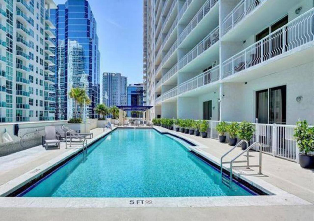 Apartment 36th Floor Brickell Bay View 1br 2 Queens And Sofa Bed Miami