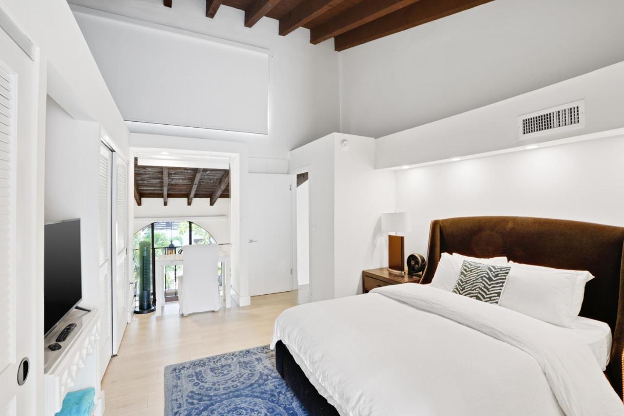 Luxury Pool At St. Unit E, Pet Friendly Villa *