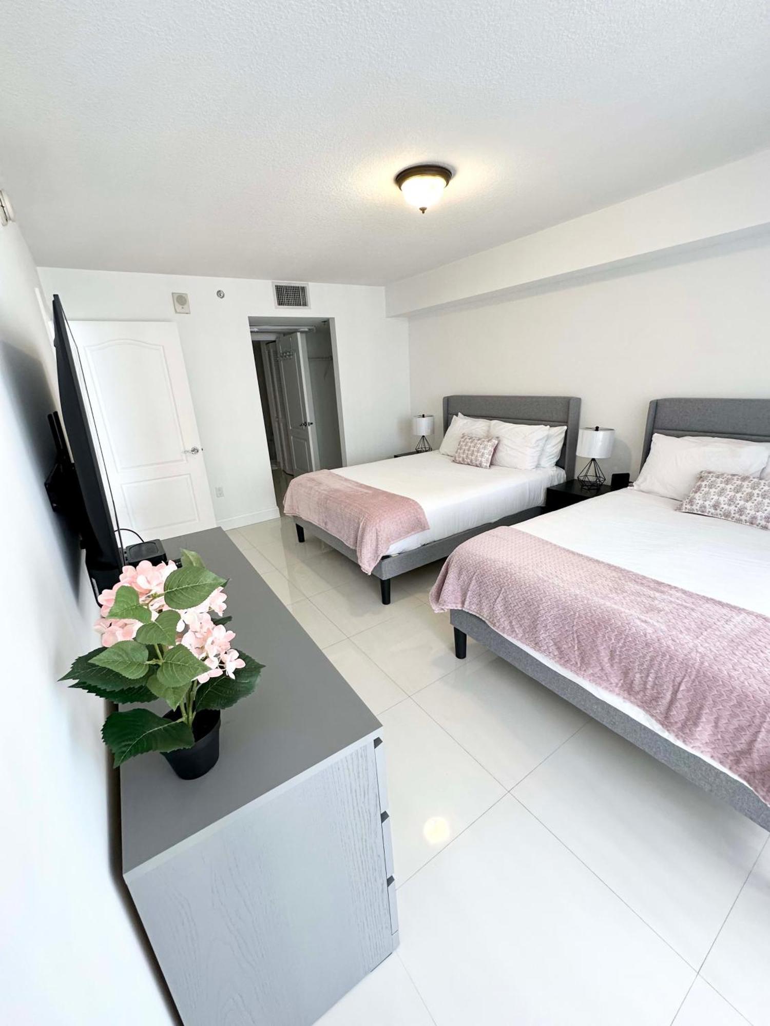 Apartment 36th Floor Brickell Bay View 1br 2 Queens And Sofa Bed Miami
