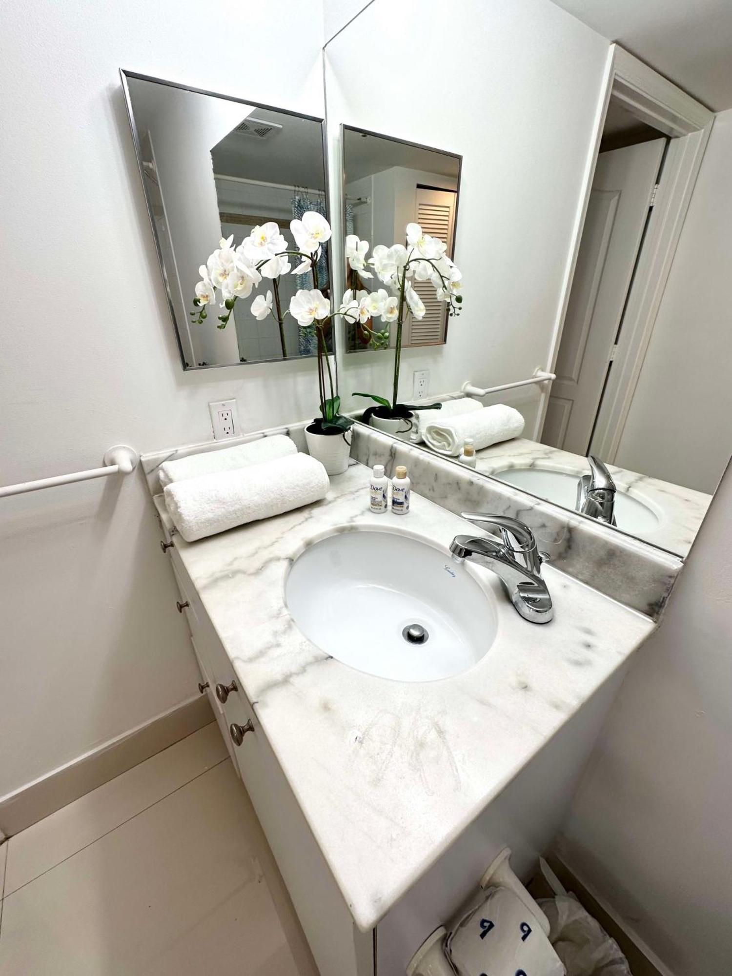 36th Floor Brickell Bay View 1br 2 Queens And Sofa Bed Miami