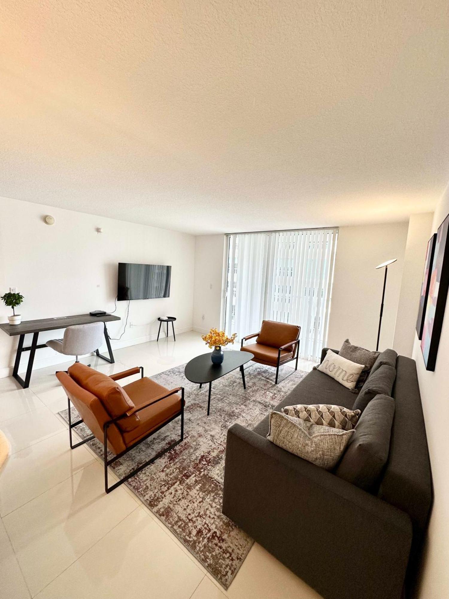 Apartment 36th Floor Brickell Bay View 1br 2 Queens And Sofa Bed