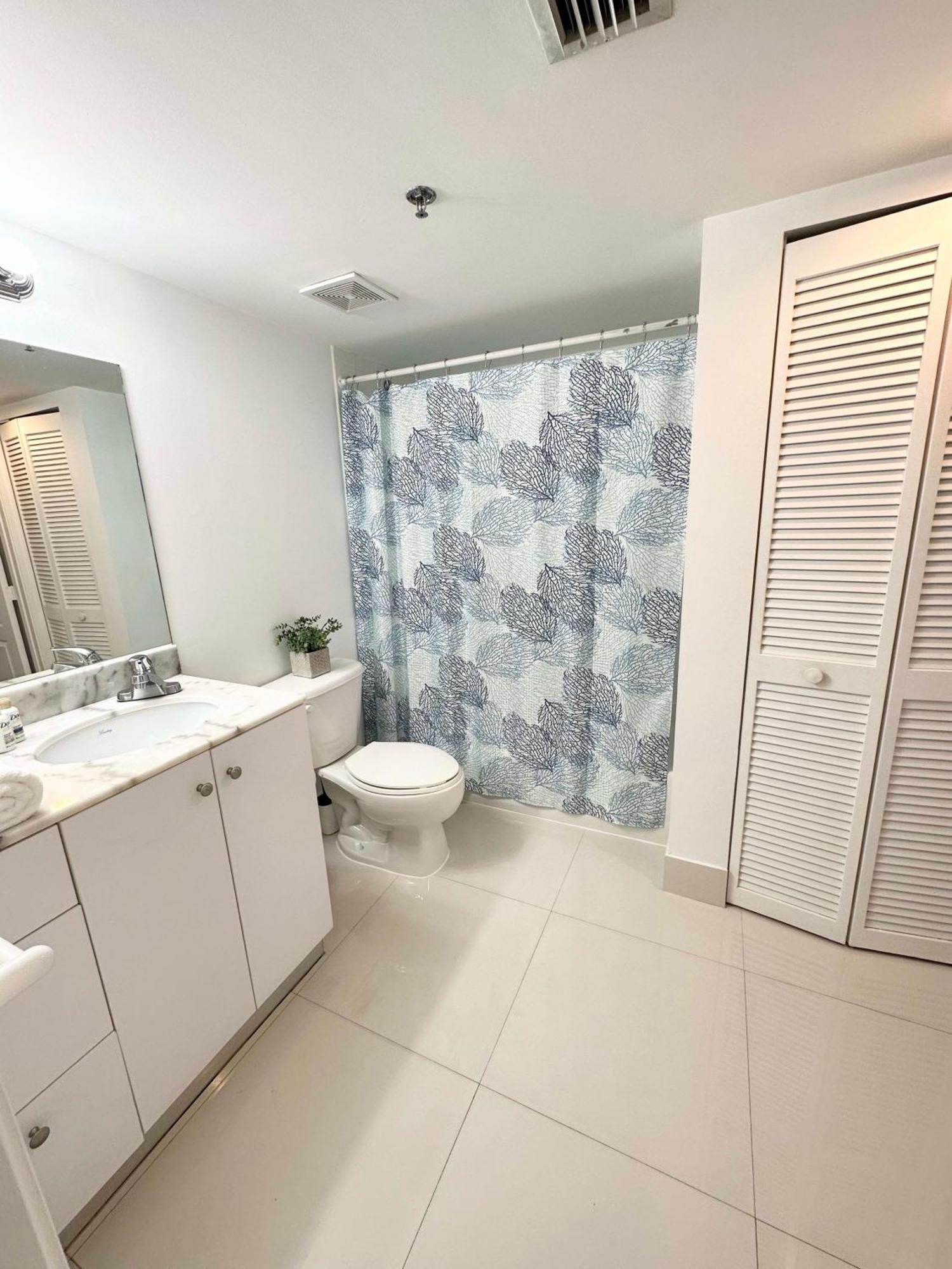 36th Floor Brickell Bay View 1br 2 Queens And Sofa Bed * Miami