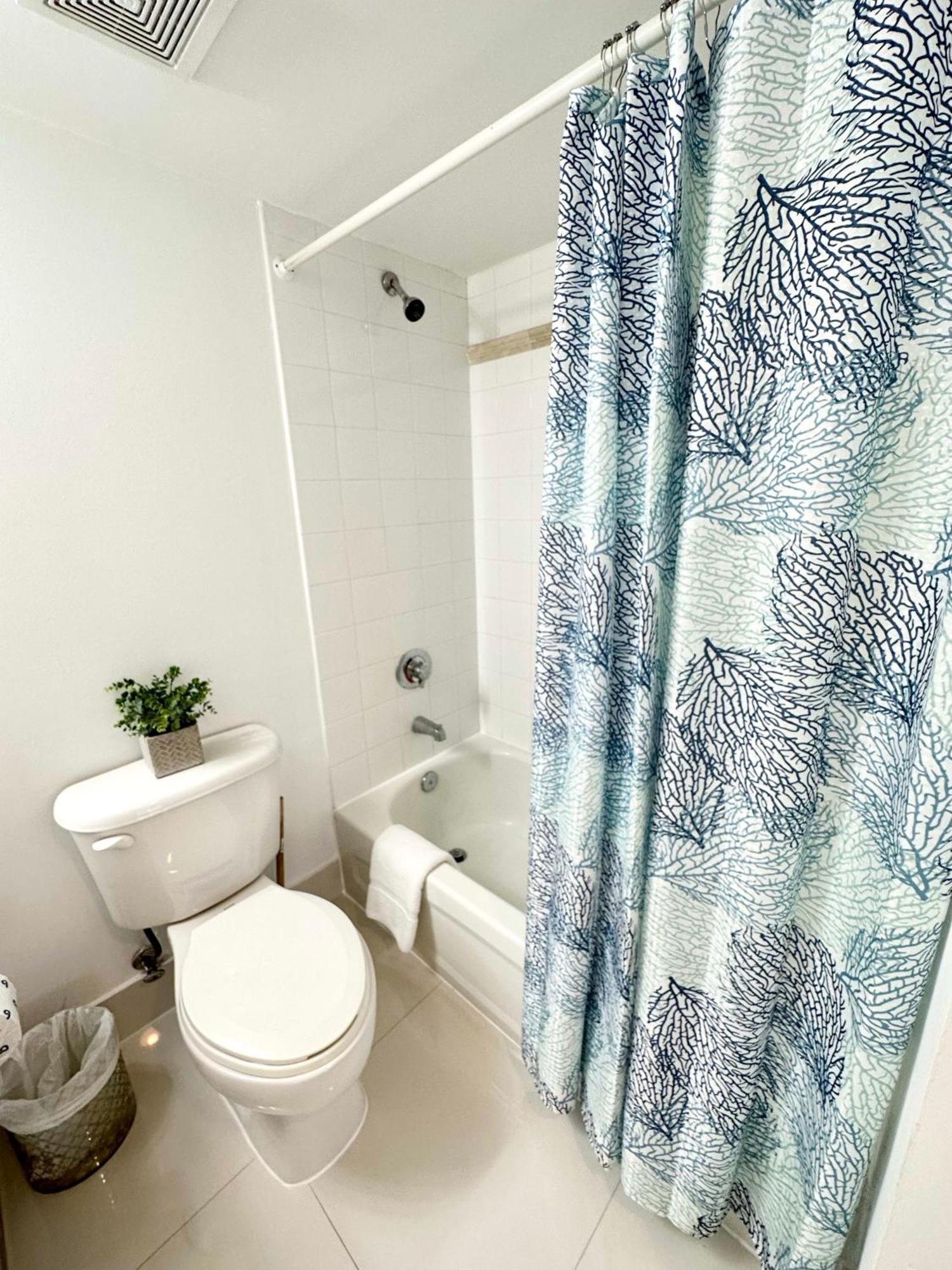 36th Floor Brickell Bay View 1br 2 Queens And Sofa Bed Apartment Miami