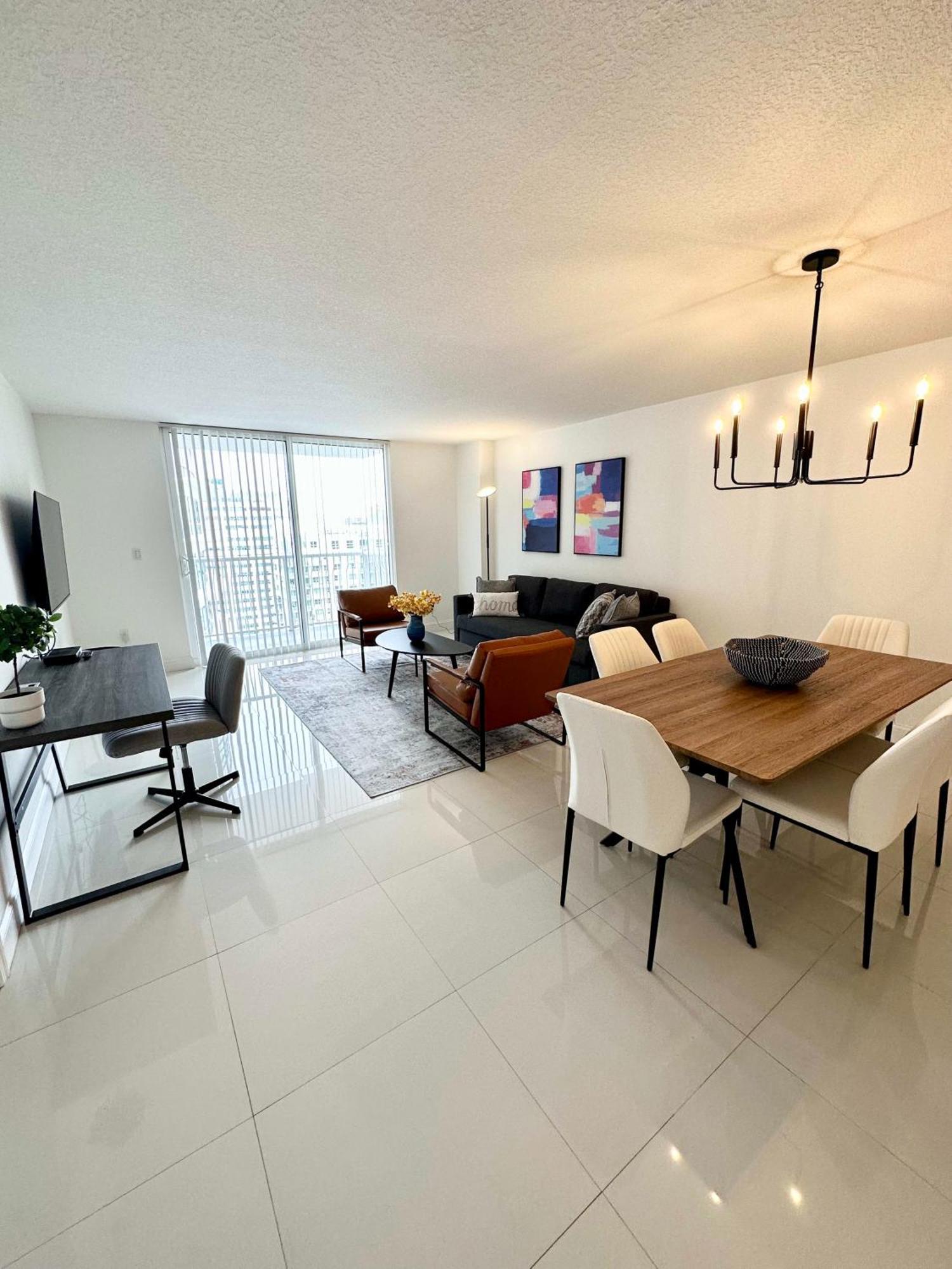 Apartment 36th Floor Brickell Bay View 1br 2 Queens And Sofa Bed *