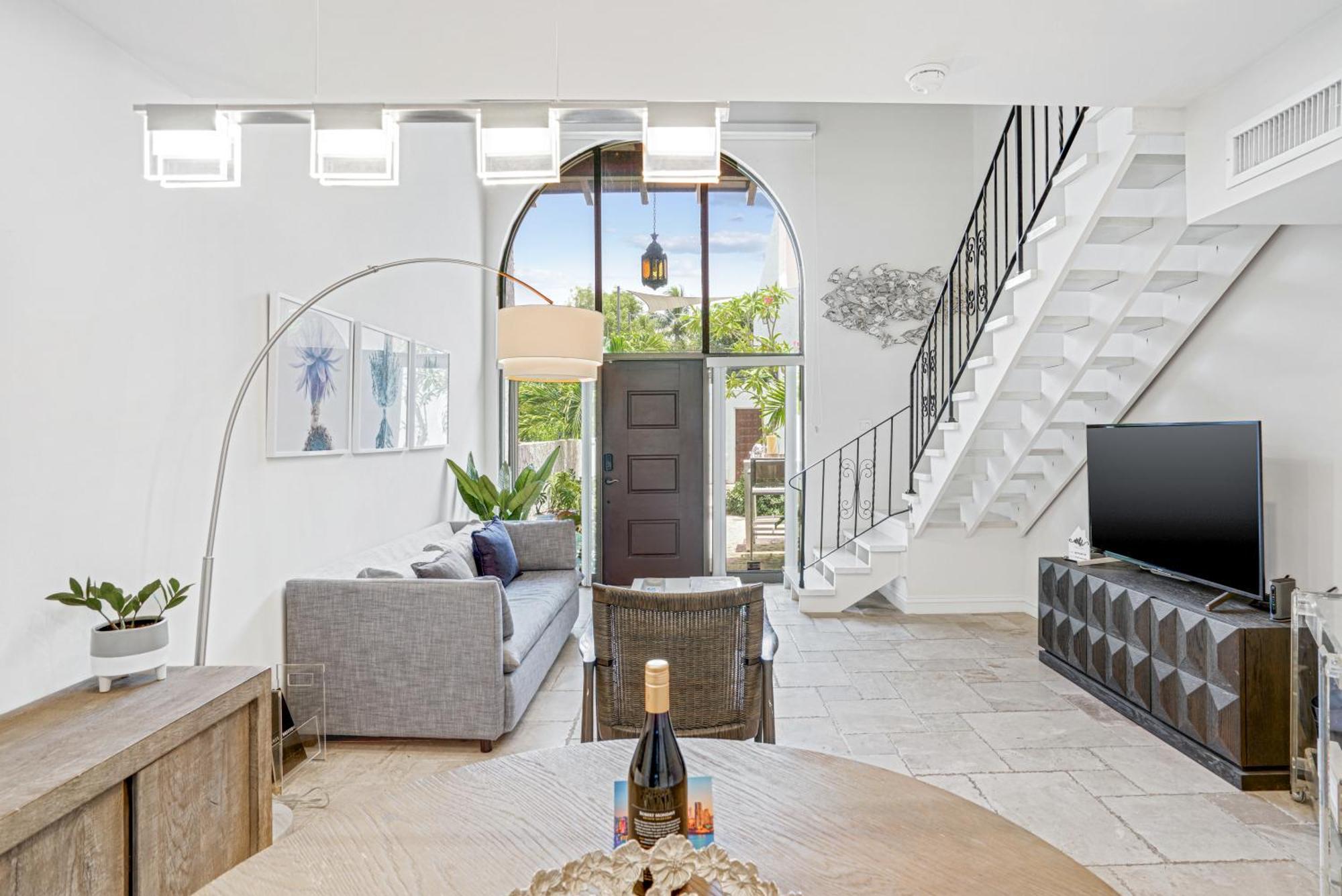 Luxury Pool At St. Unit E, Pet Friendly *