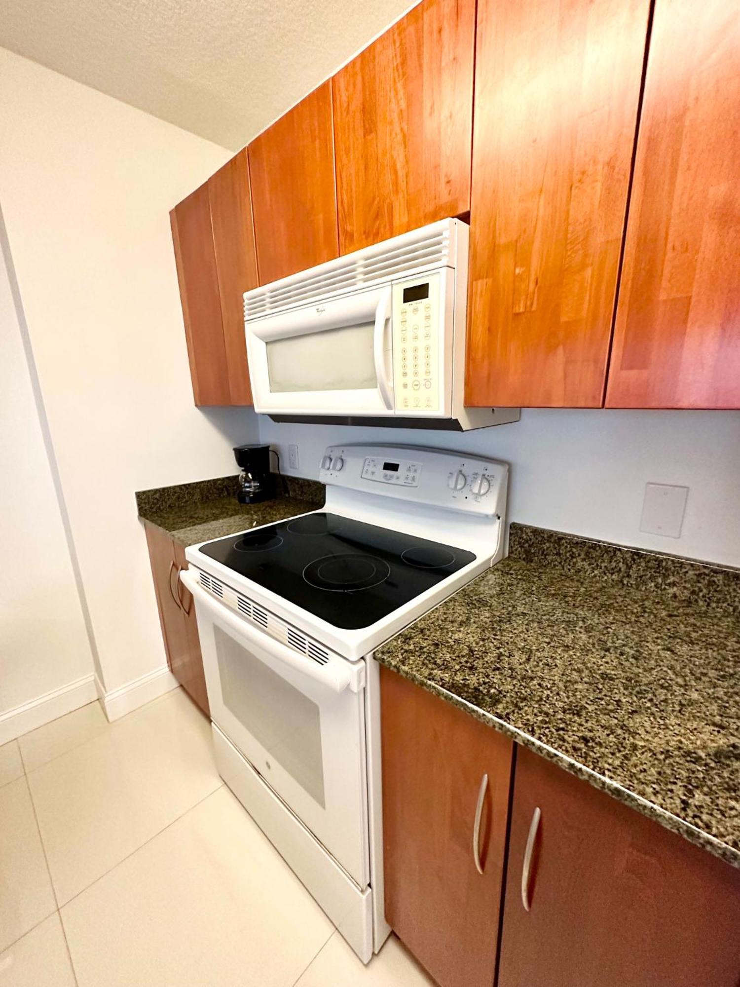 Apartment 36th Floor Brickell Bay View 1br 2 Queens And Sofa Bed *