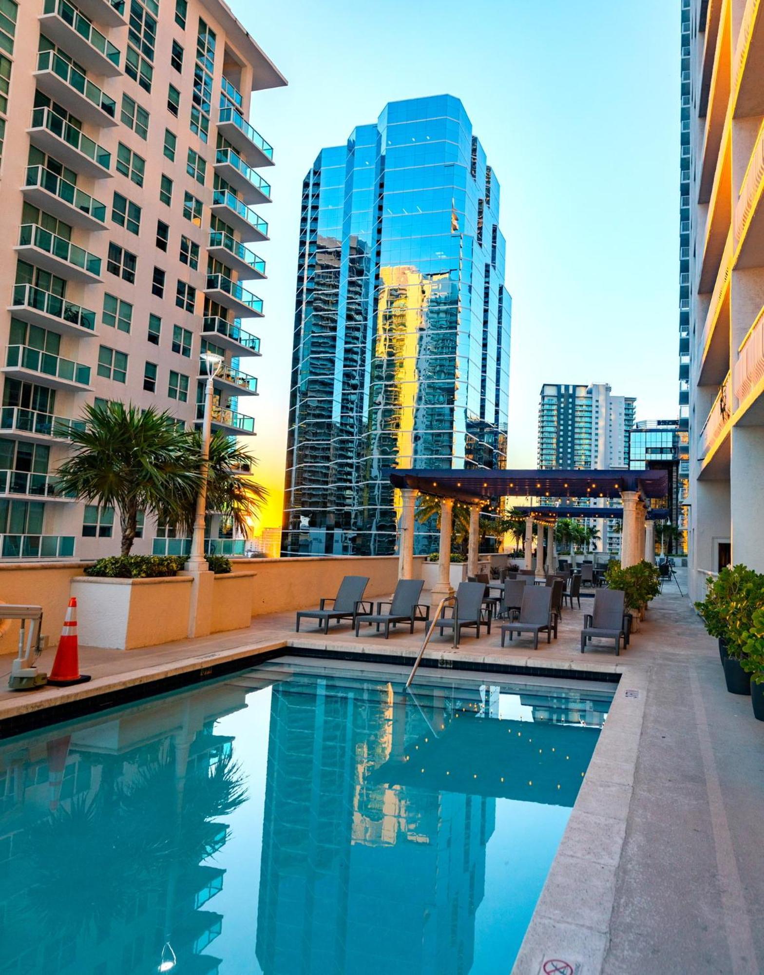Two Bedroom Oceanview In Brickell Apartment *