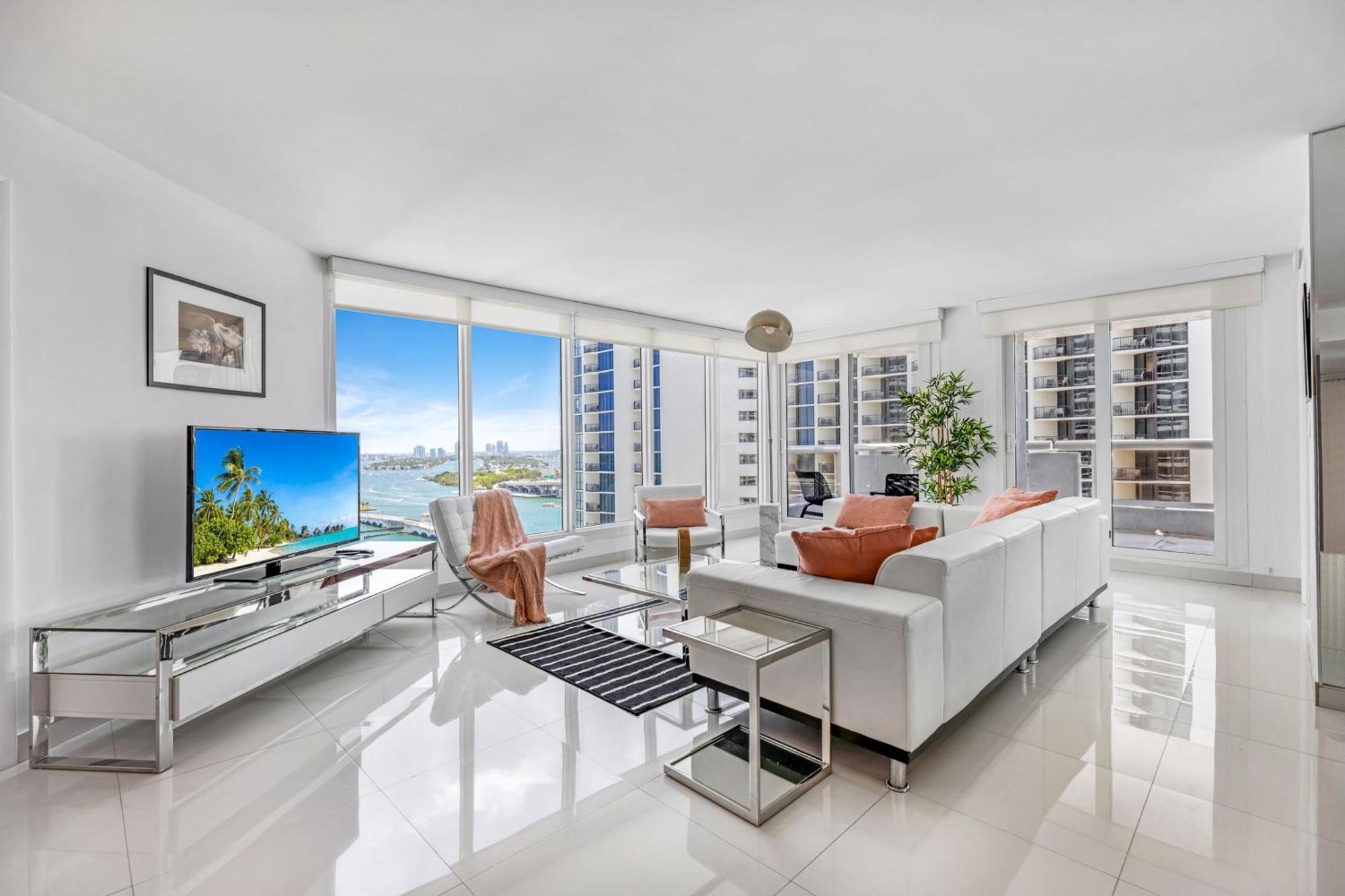 4 Bedroom With Stunning Balcony View Miami