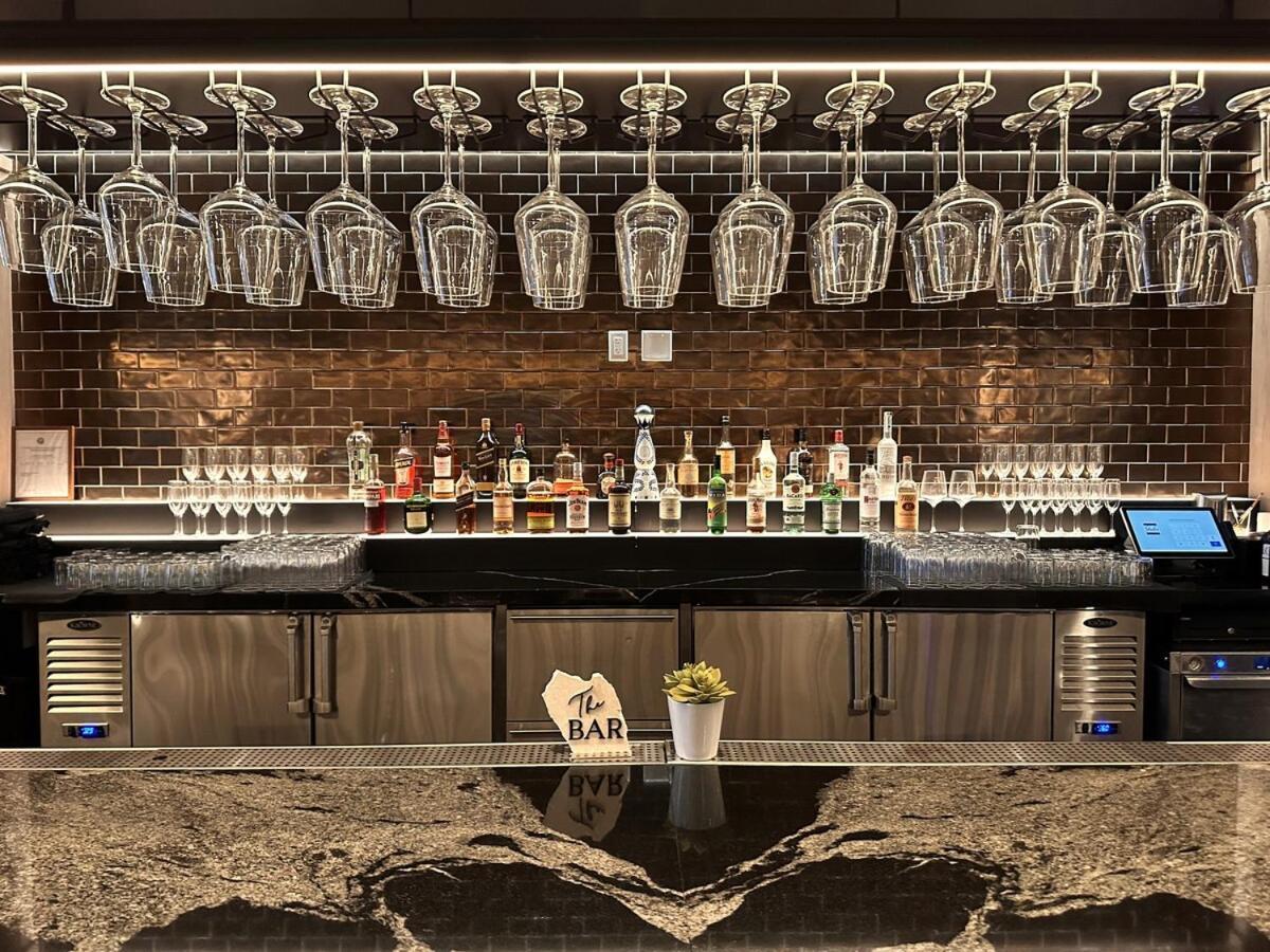 Extraordinary In Downtown With Incredible Views *