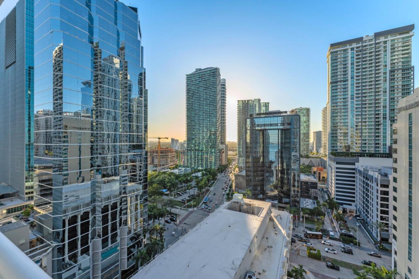 Perfectly Located 3br With Stunning Views Apartment *