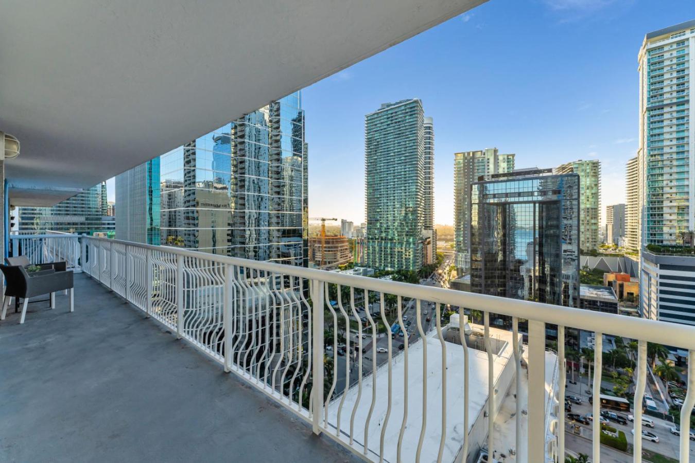 Perfectly Located 3br With Stunning Views Apartment