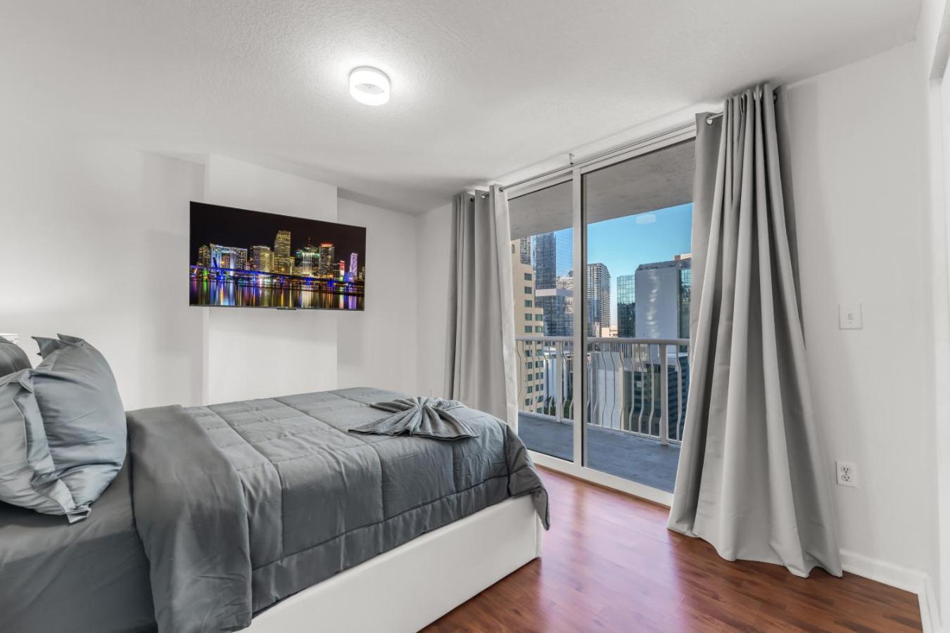 Perfectly Located 3br With Stunning Views *