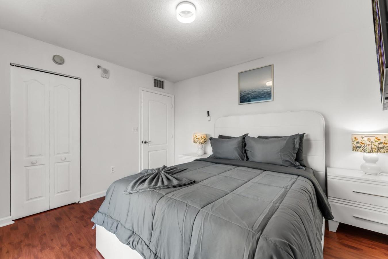 Perfectly Located 3br With Stunning Views Apartment