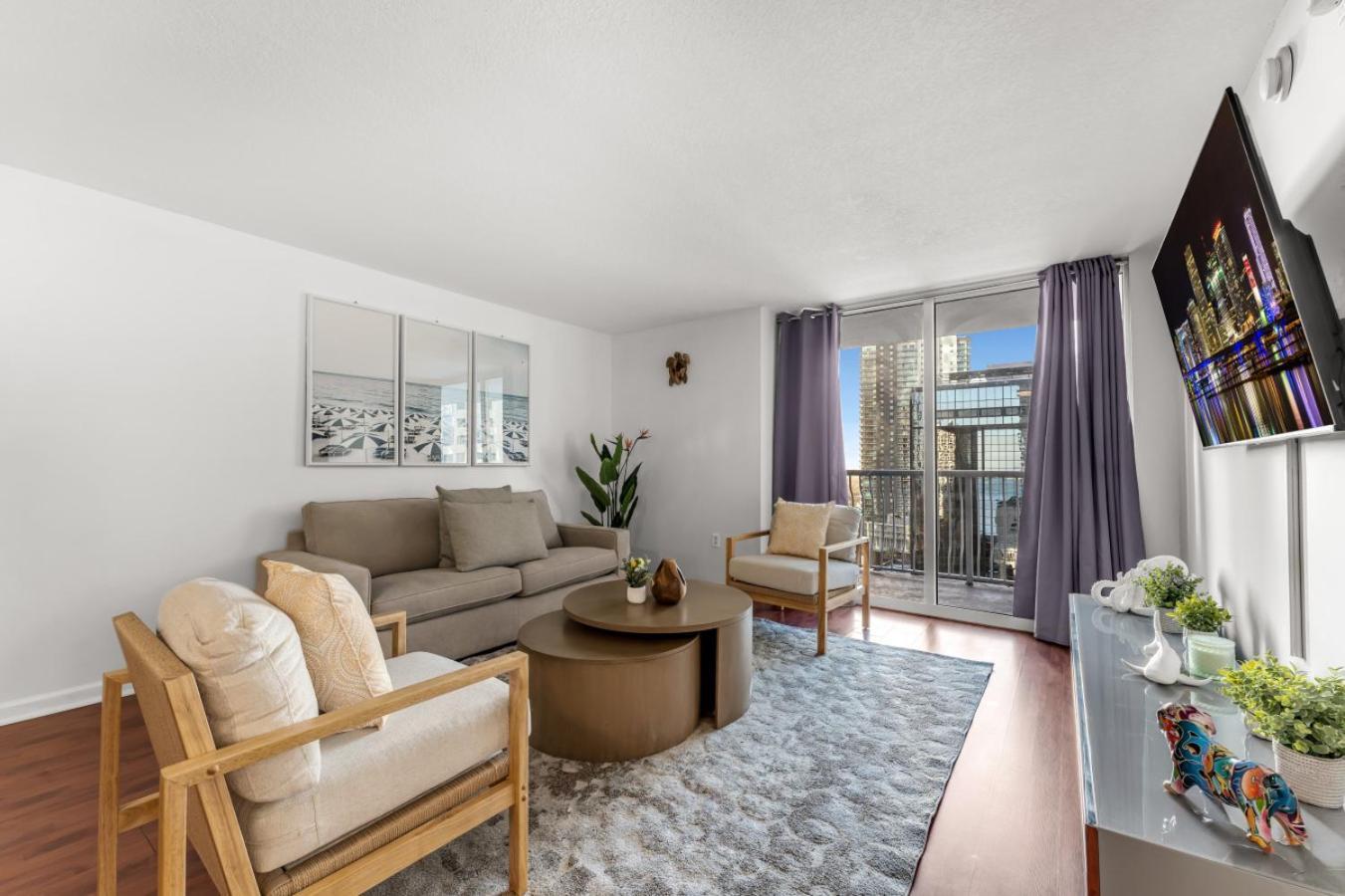 Perfectly Located 3br With Stunning Views Apartment *