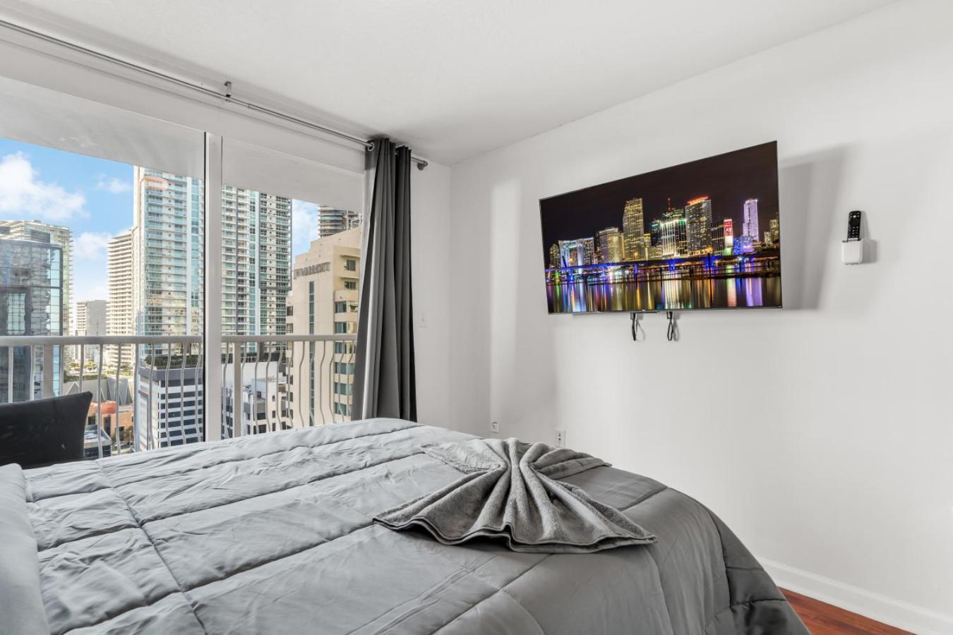 Perfectly Located 3br With Stunning Views Miami