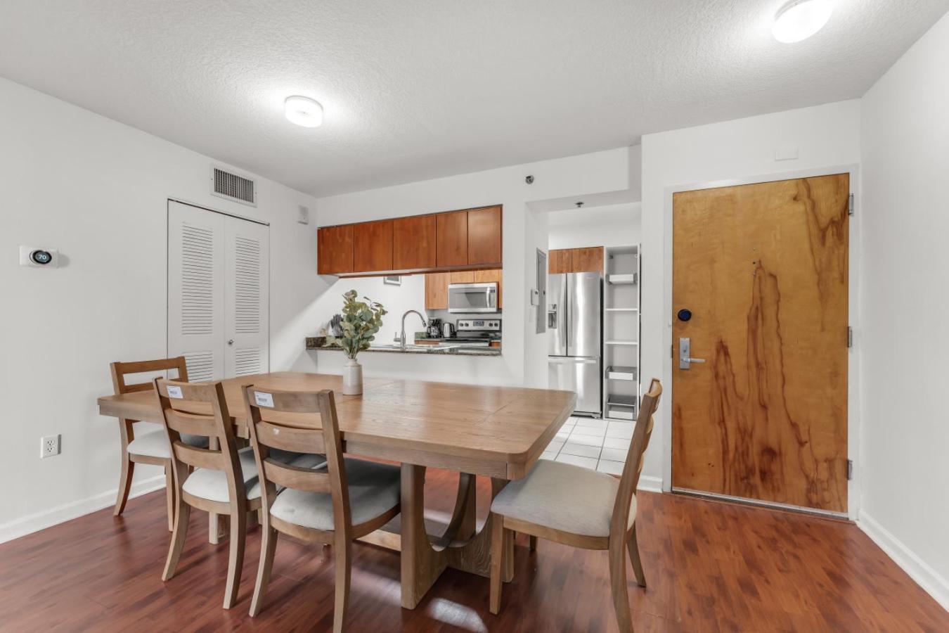 Perfectly Located 3br With Stunning Views Apartment