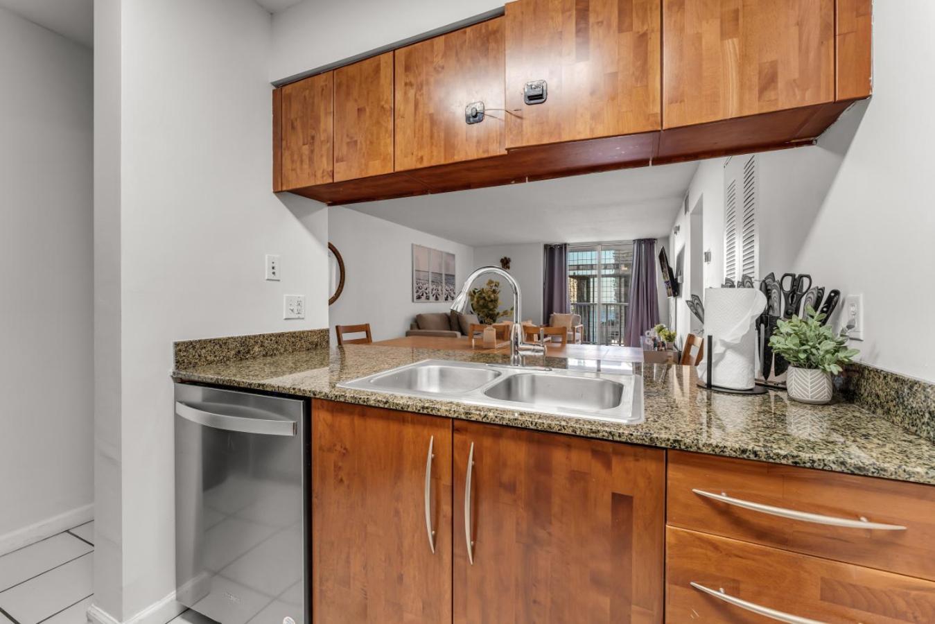Apartment Perfectly Located 3br With Stunning Views