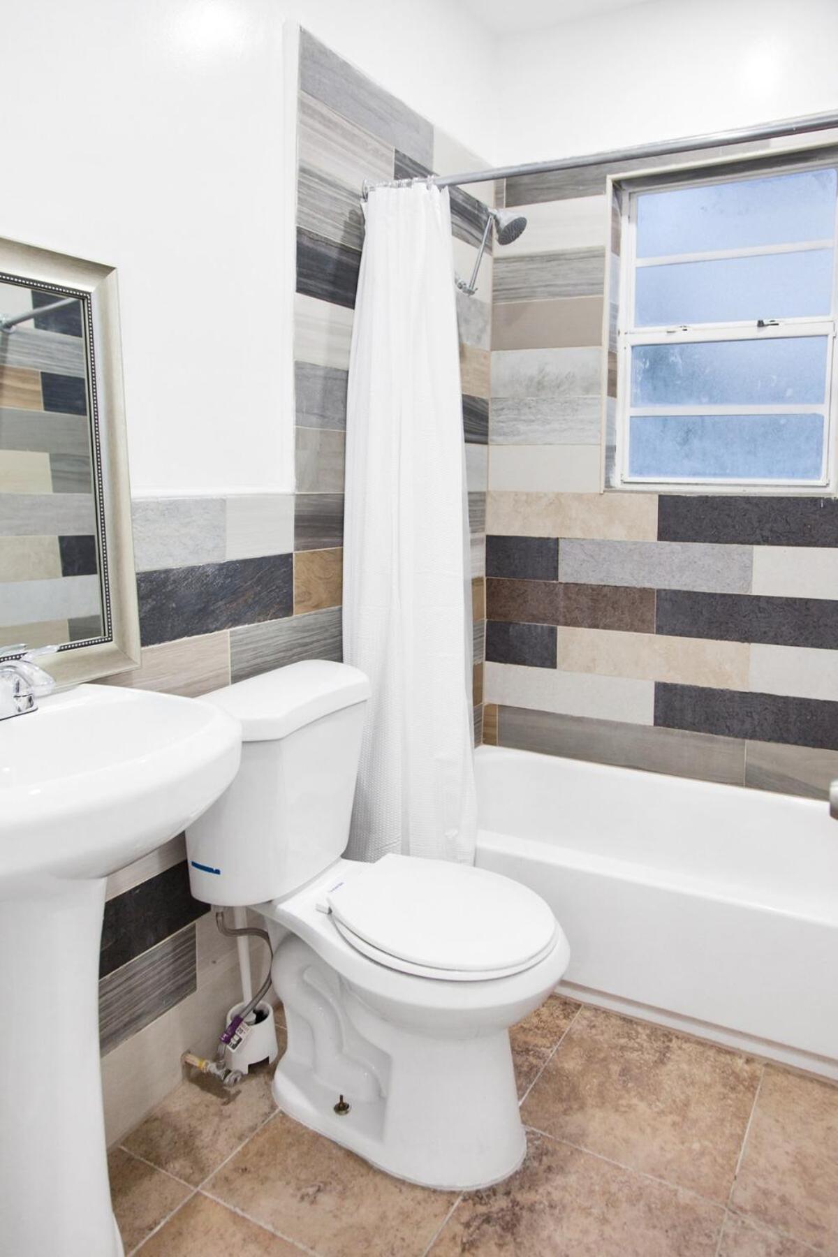 Designer Unit 4 Apartment *