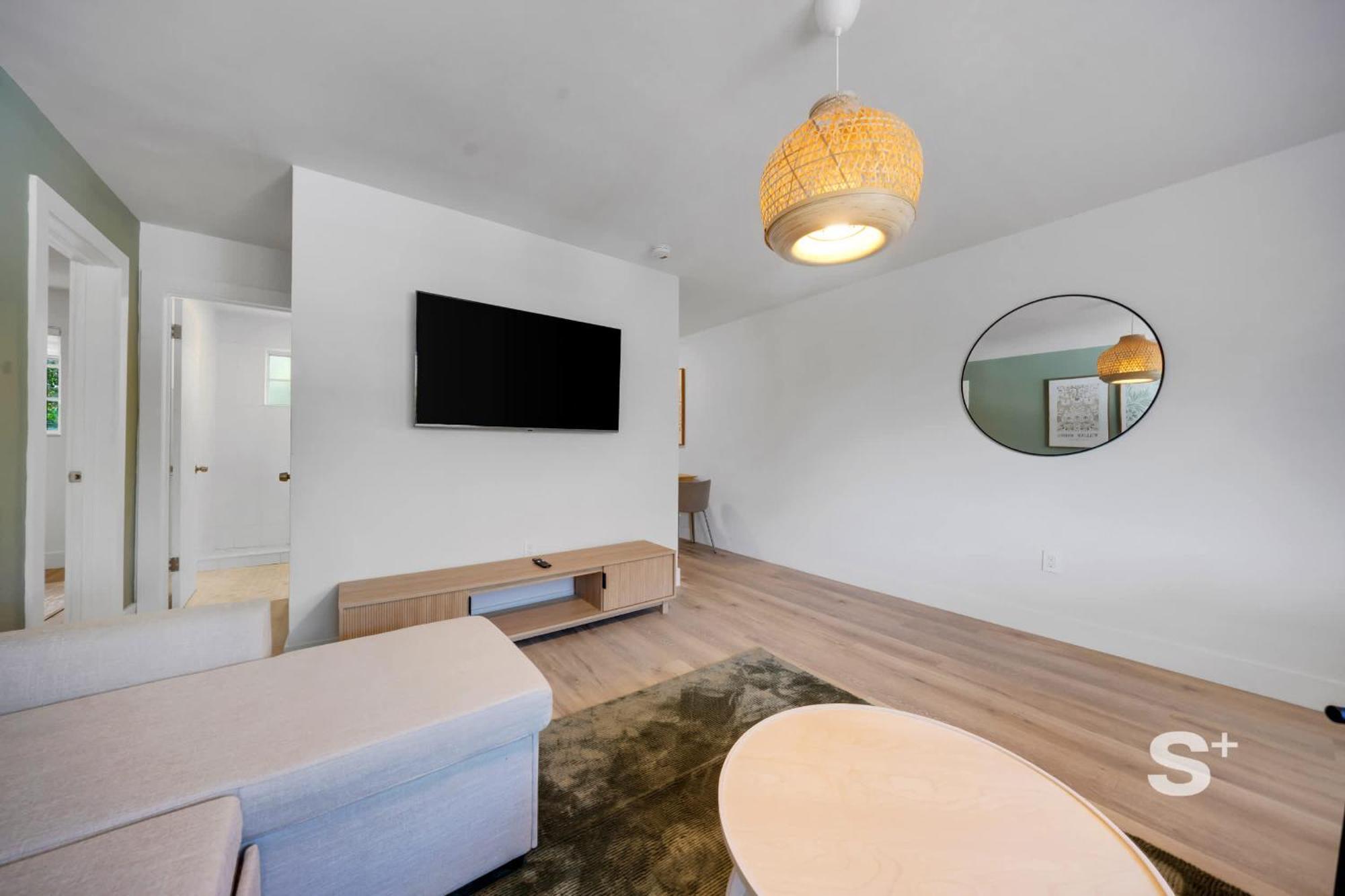 Apartment Modern 1-br With Sleek Style