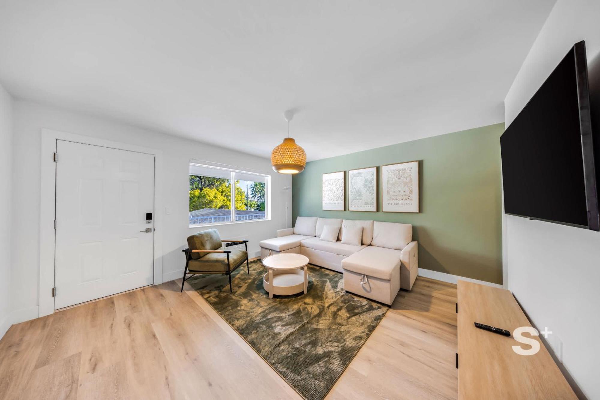 Modern 1-br With Sleek Style