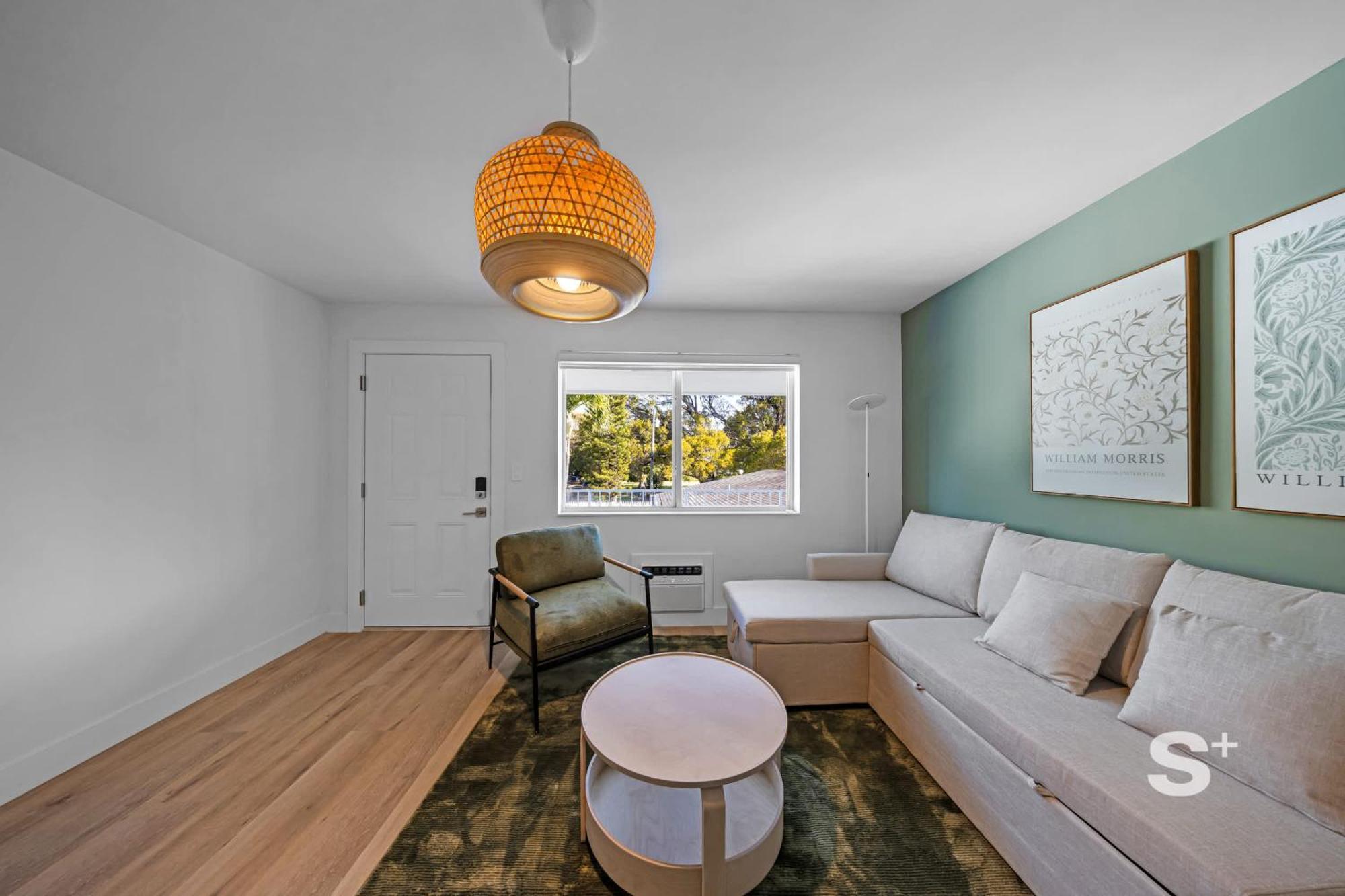 Modern 1-br With Sleek Style