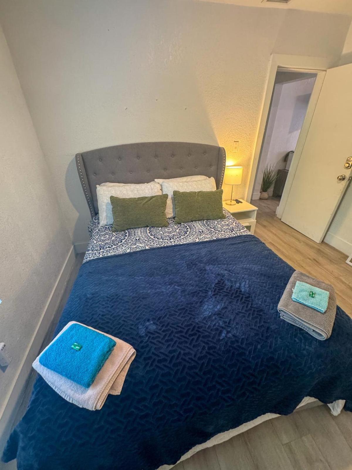 Deluxe In Location In A 2 Bedrooms Unit - Parking, Laundry And Luggage Storage Guest house