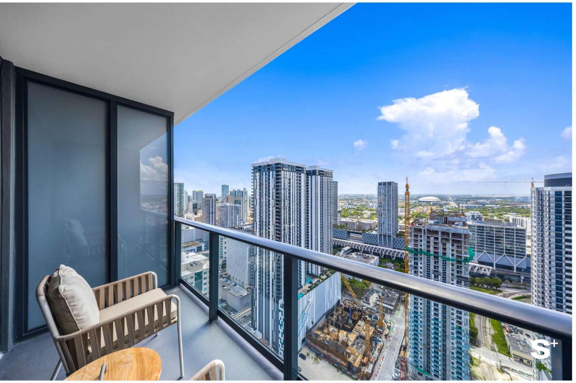 Apartment 1-br Skyline Retreat *