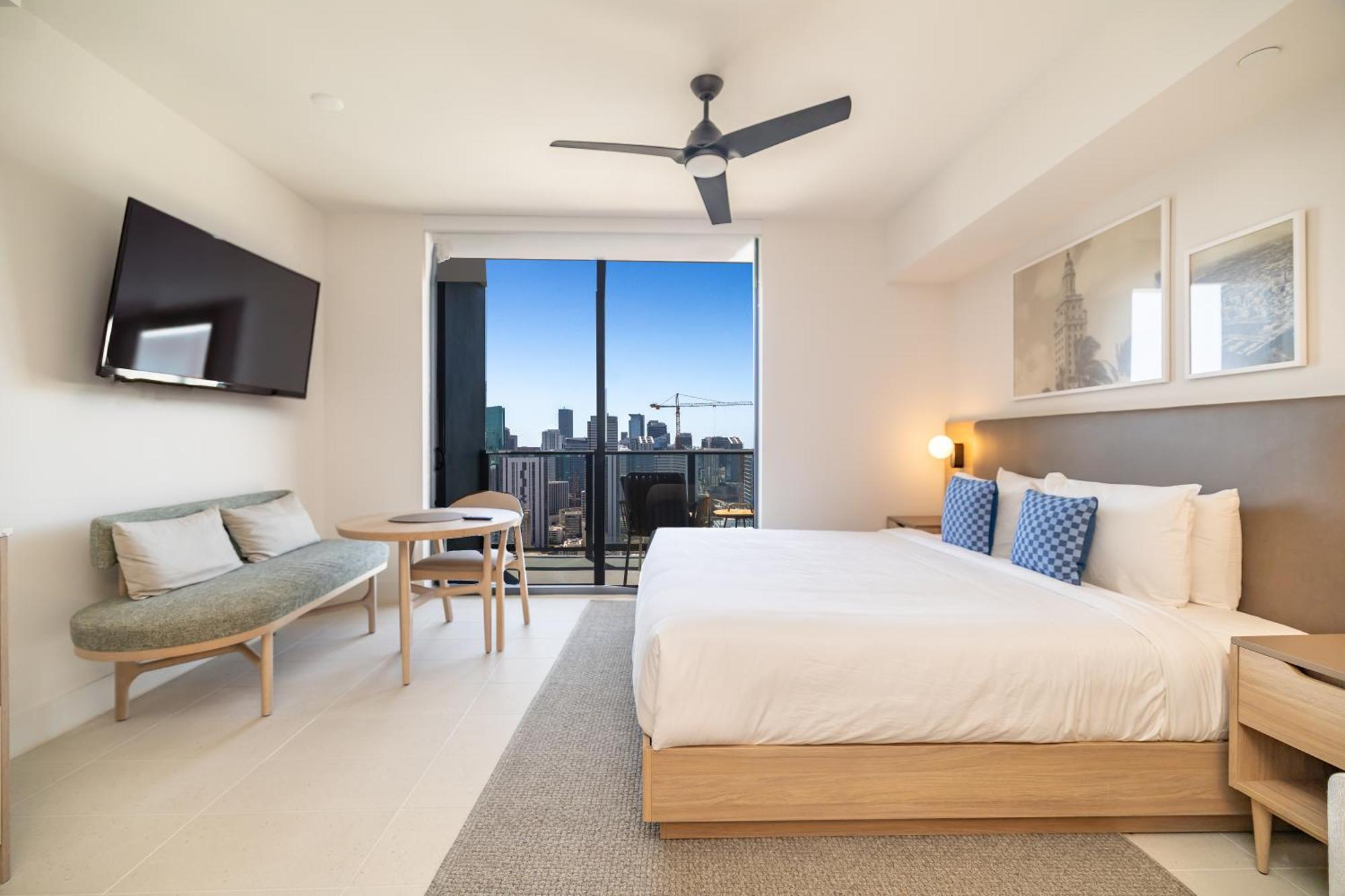 Extraordinary In Downtown With Incredible Views *