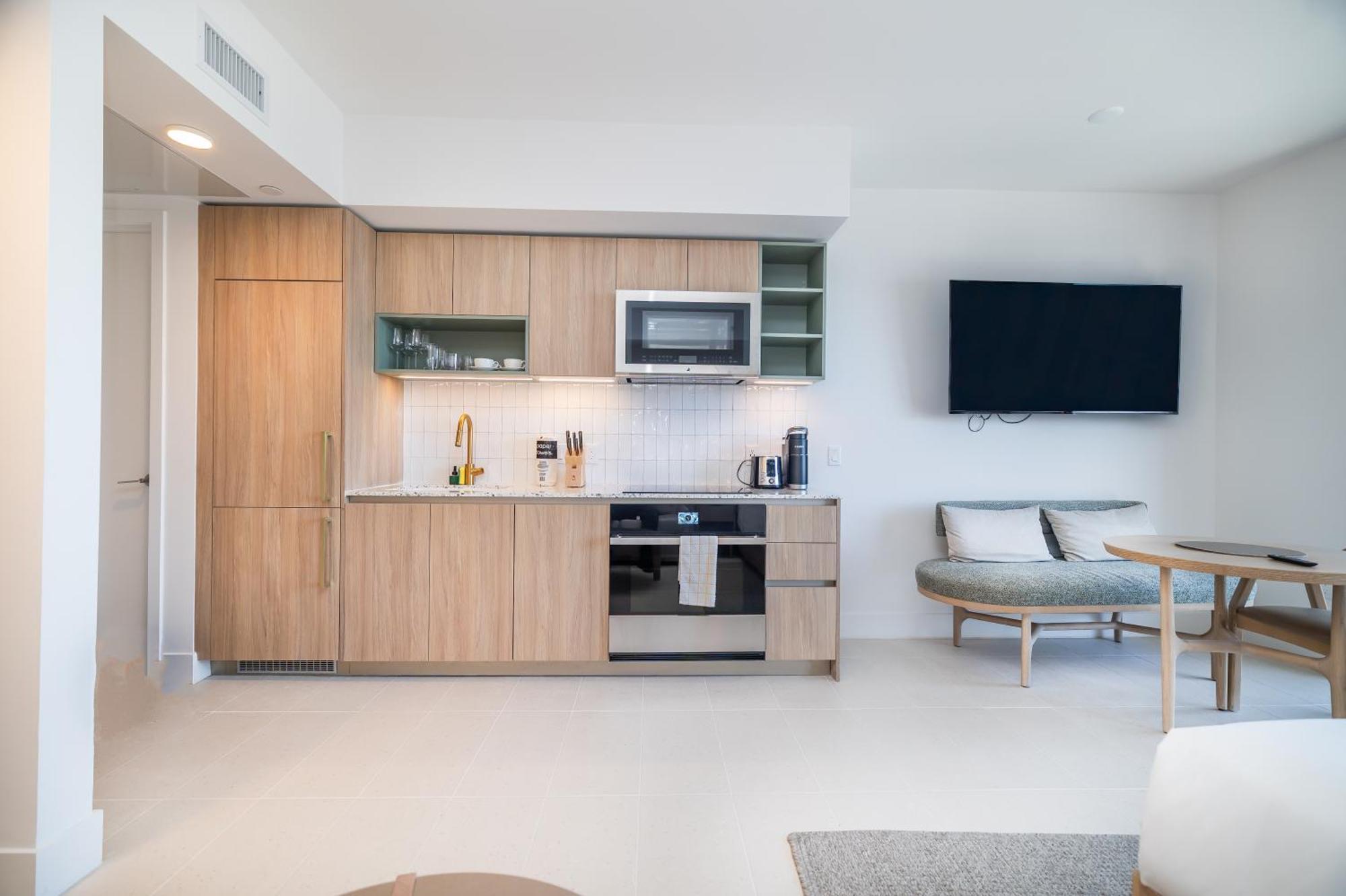 Extraordinary In Downtown With Incredible Views *