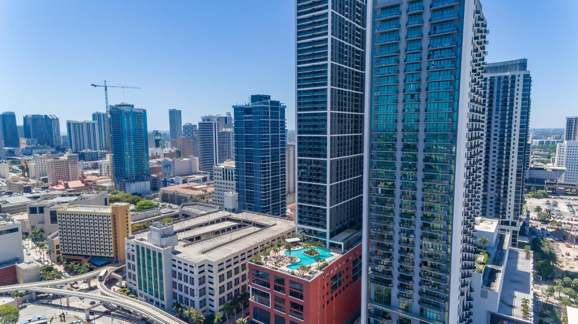 Extraordinary In Downtown With Incredible Views