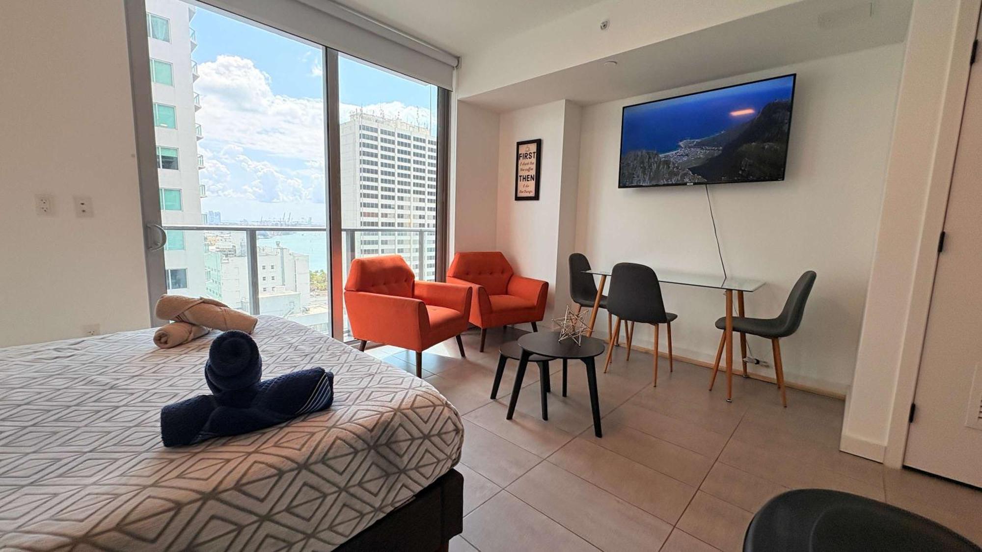 Heart Of Downtown Pool & Gym * Miami