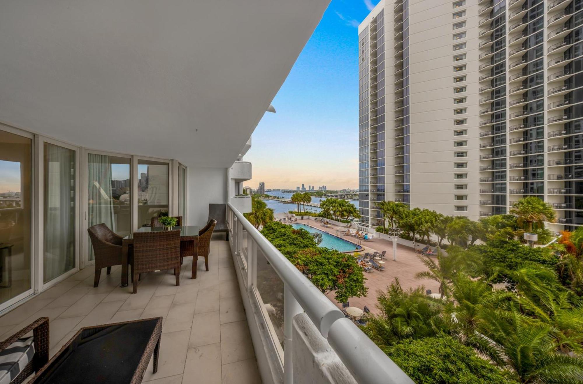 Apartment 4 Bedroom With Stunning Balcony View