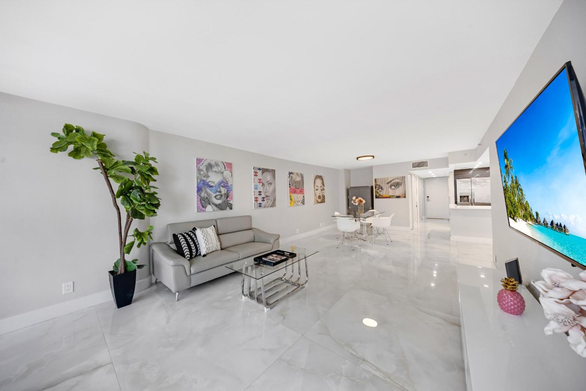 4 Bedroom With Stunning Balcony View Apartment Miami
