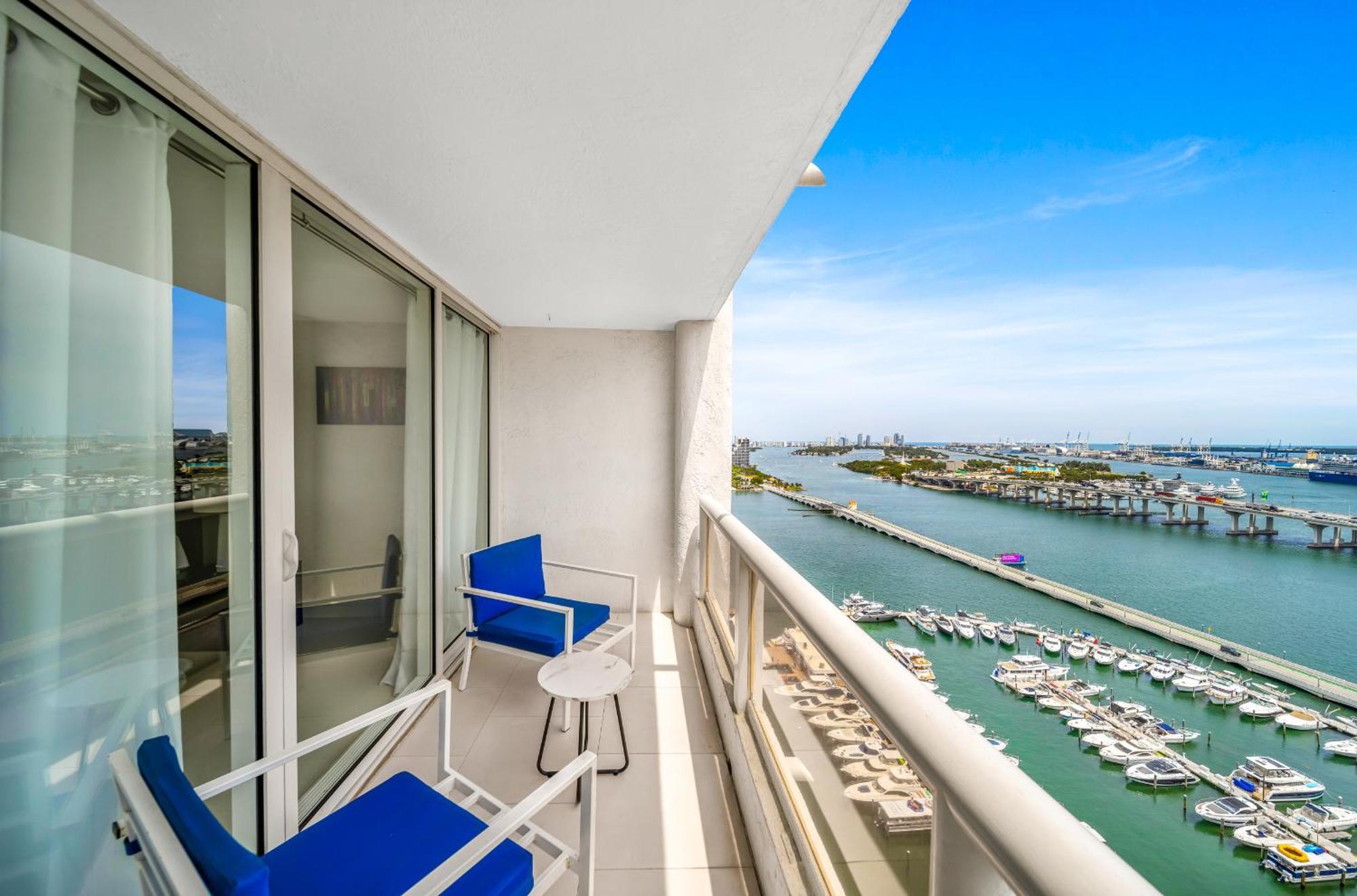 Apartment 4 Bedroom With Stunning Balcony View Miami