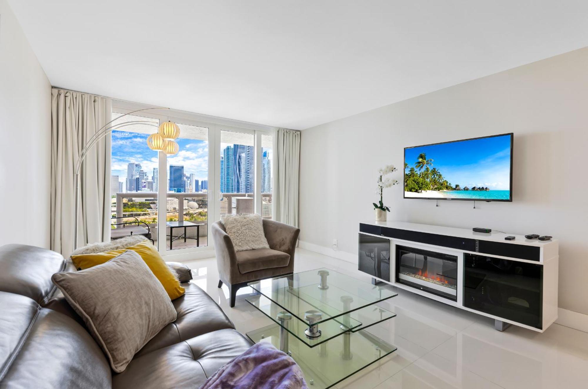 4 Bedroom With Stunning Balcony View Apartment Miami