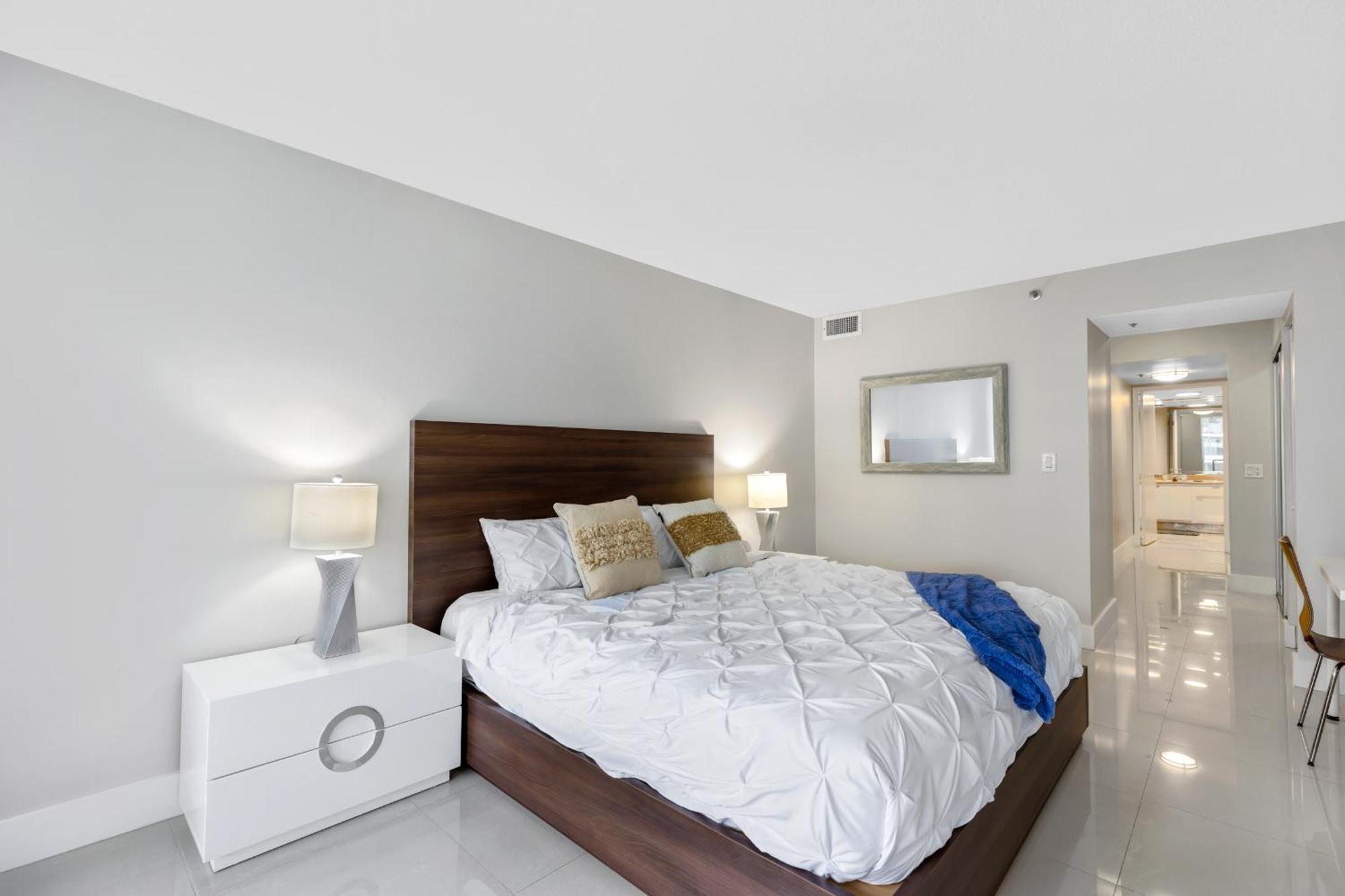 Apartment 4 Bedroom With Stunning Balcony View