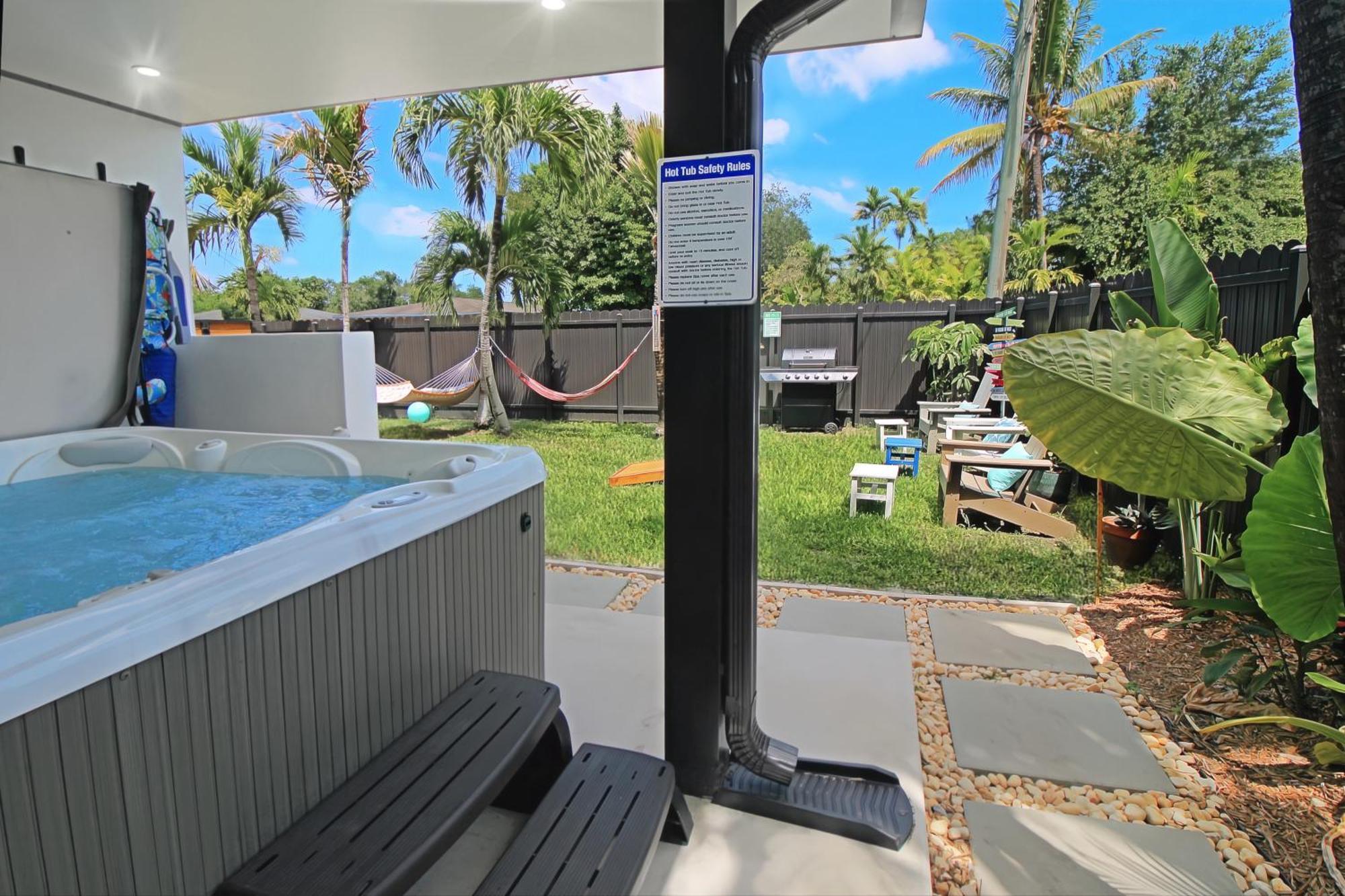 King Bed & Hot Tub, A Casita For Families & Pets * Miami