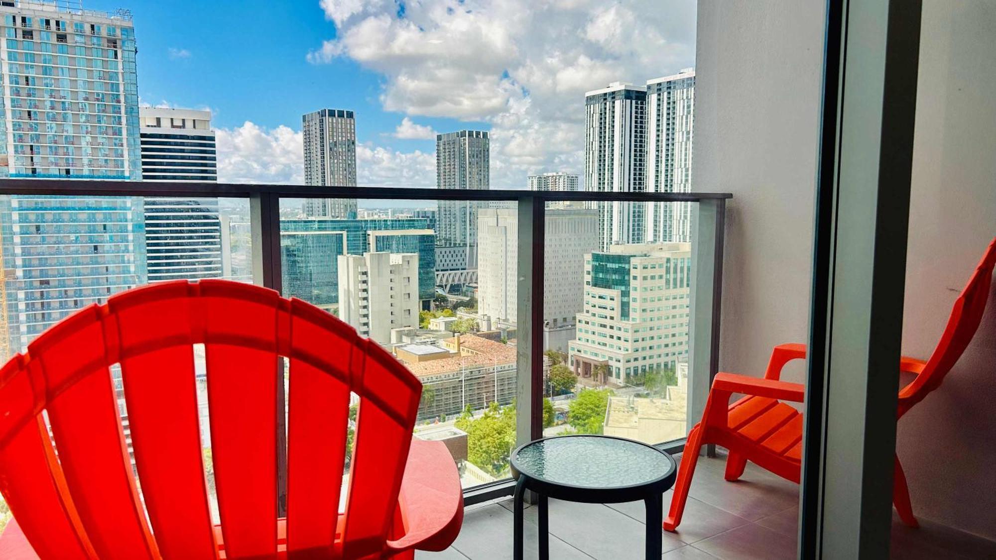 Sky-high Oasis Heated Pool & Gym Skyline Vista * Miami