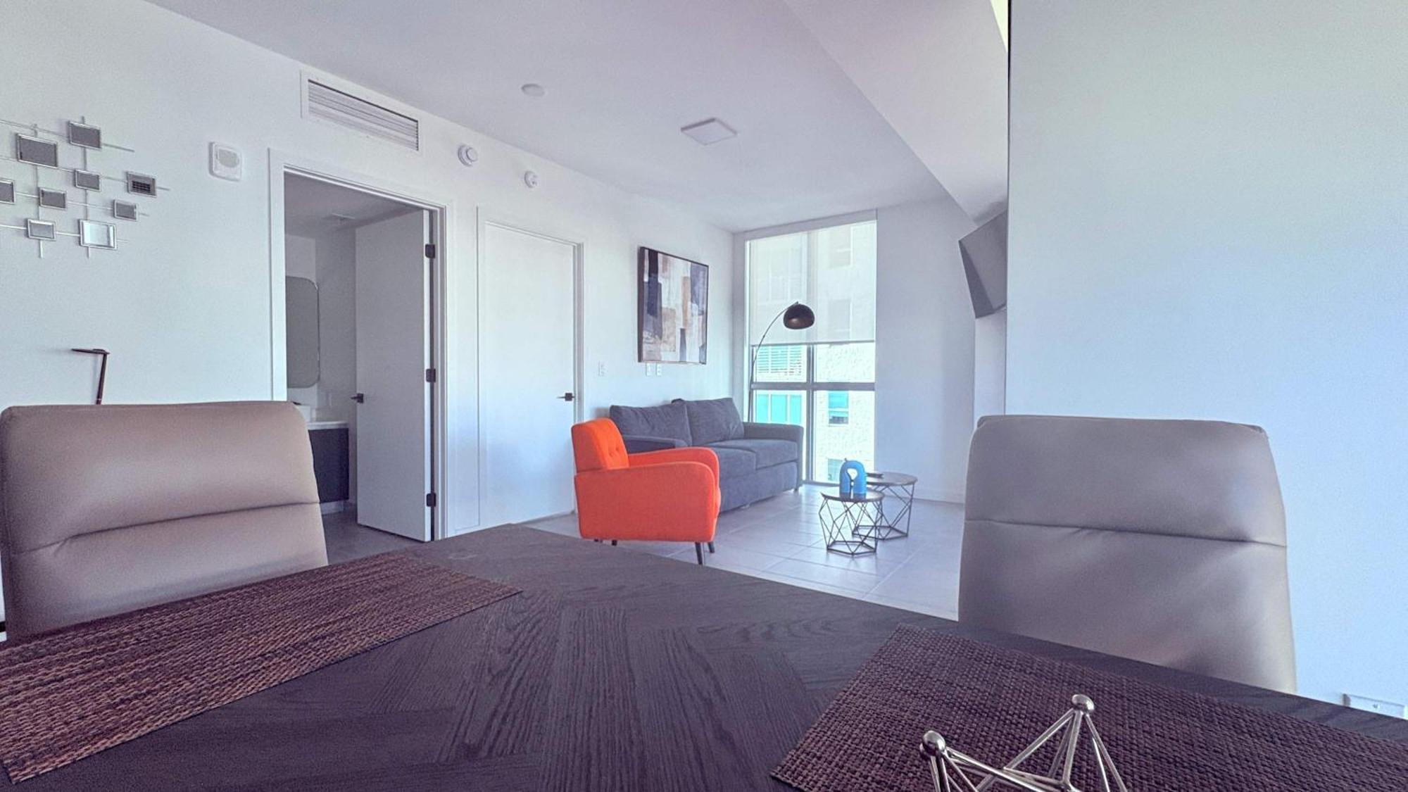 Holiday home Sky-high Oasis Heated Pool & Gym Skyline Vista *