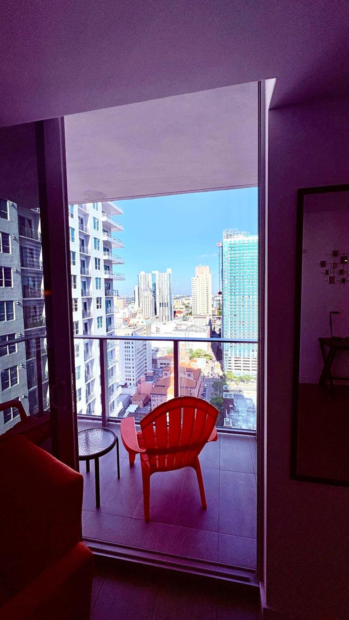 Sky-high Oasis Heated Pool & Gym Skyline Vista *