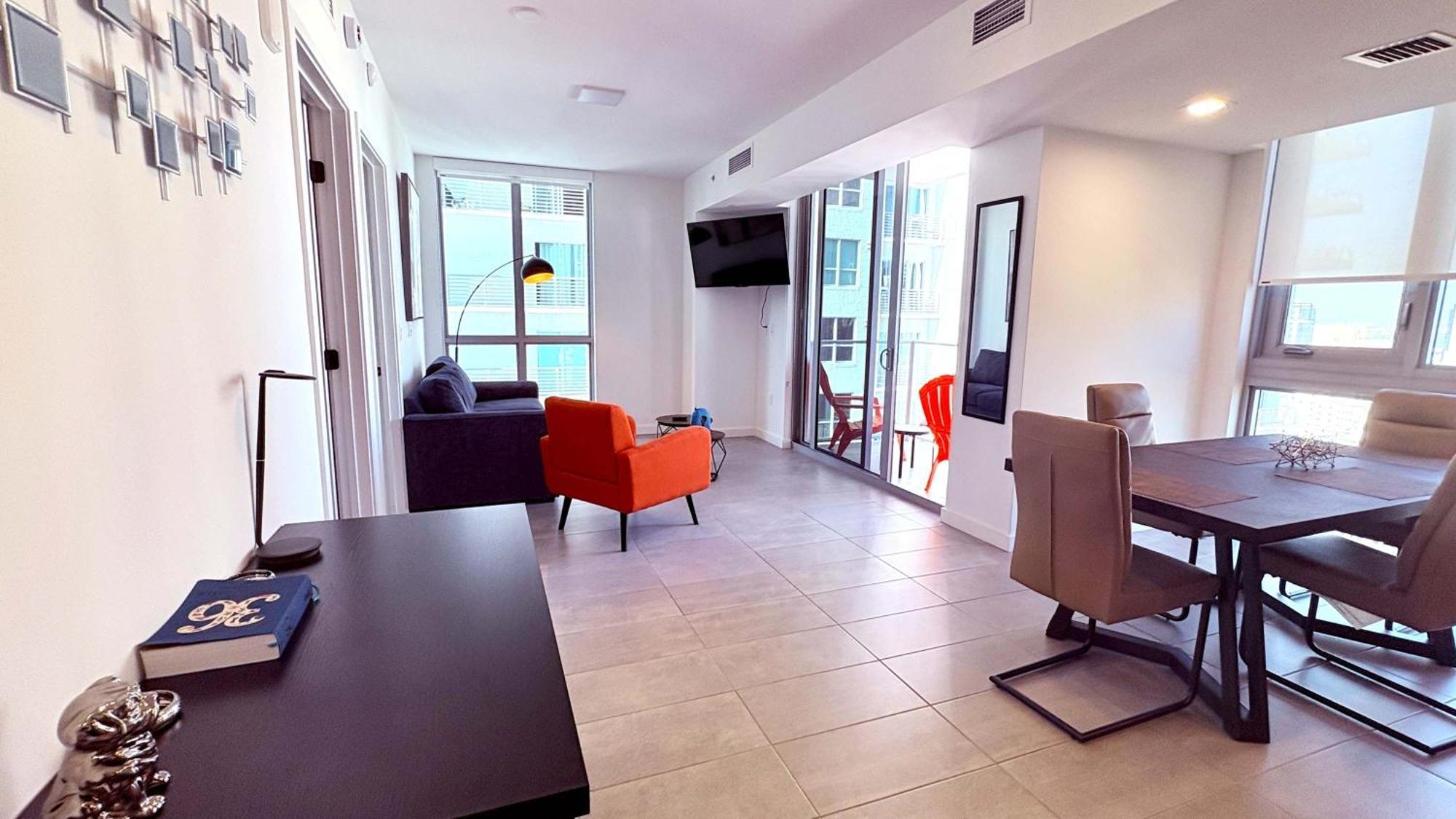 Sky-high Oasis Heated Pool & Gym Skyline Vista Miami