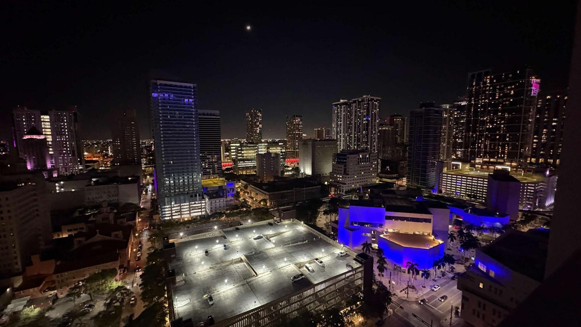 Sky-high Oasis Heated Pool & Gym Skyline Vista * Miami