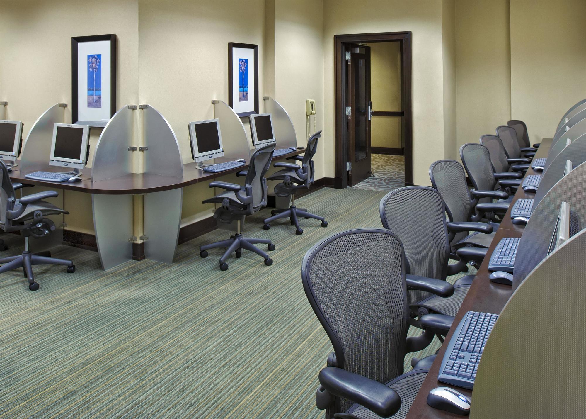 Sheraton Airport And Executive Meeting Center Hotel 4*